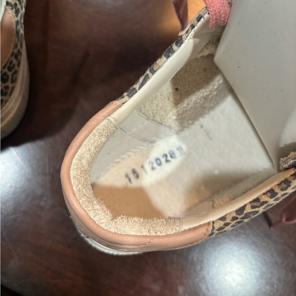 Golden Goose Girls Size: 34 like new - Picture 6 of 8